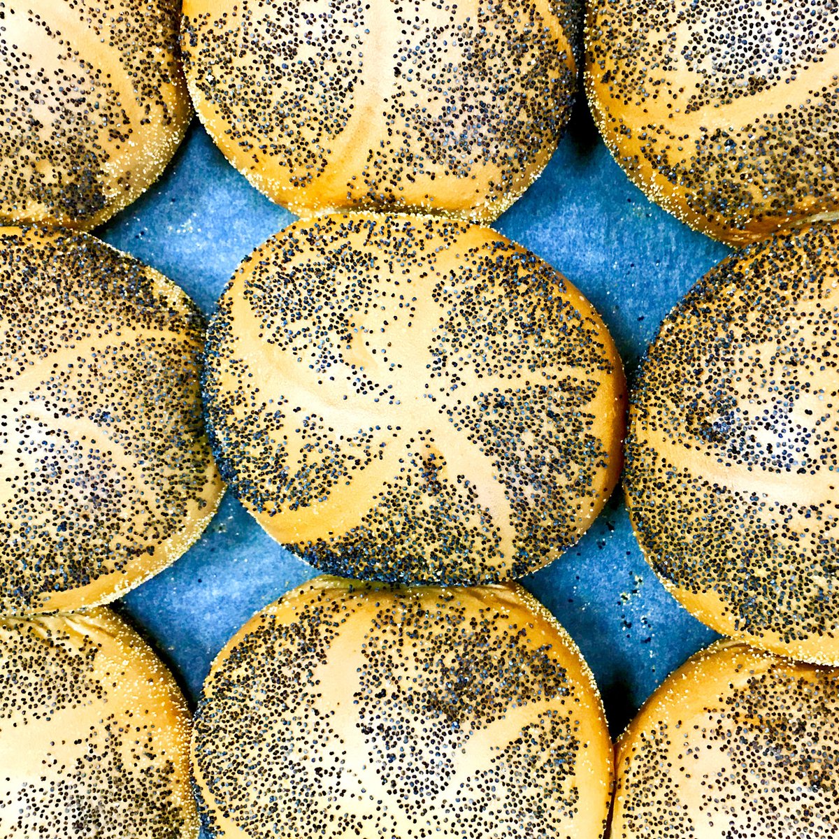 Our classic Hamburger Roll Kaiser Buttermilk is now available topped with Poppy Seeds. Contact our wholesale office to request a sample or place an order.
.
.
.
#StoneMillBakery #StoneMill #Hamburger #HamburgerRoll #PoppySeeds #Bakery #BakedFresh #BakedFreshDaily #BaltimoreMade