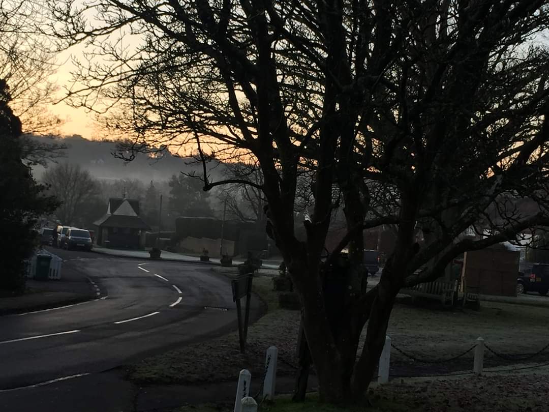 BrickwallHotel's tweet photo. A beautiful misty and frosty sunrise at The Brickwall this morning! Wishing you all a lovely day https://t.co/r9c9jh9yGV