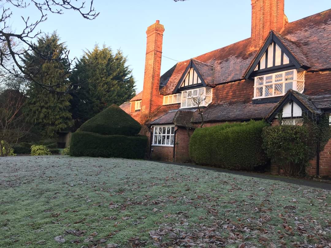 BrickwallHotel's tweet photo. A beautiful misty and frosty sunrise at The Brickwall this morning! Wishing you all a lovely day https://t.co/r9c9jh9yGV