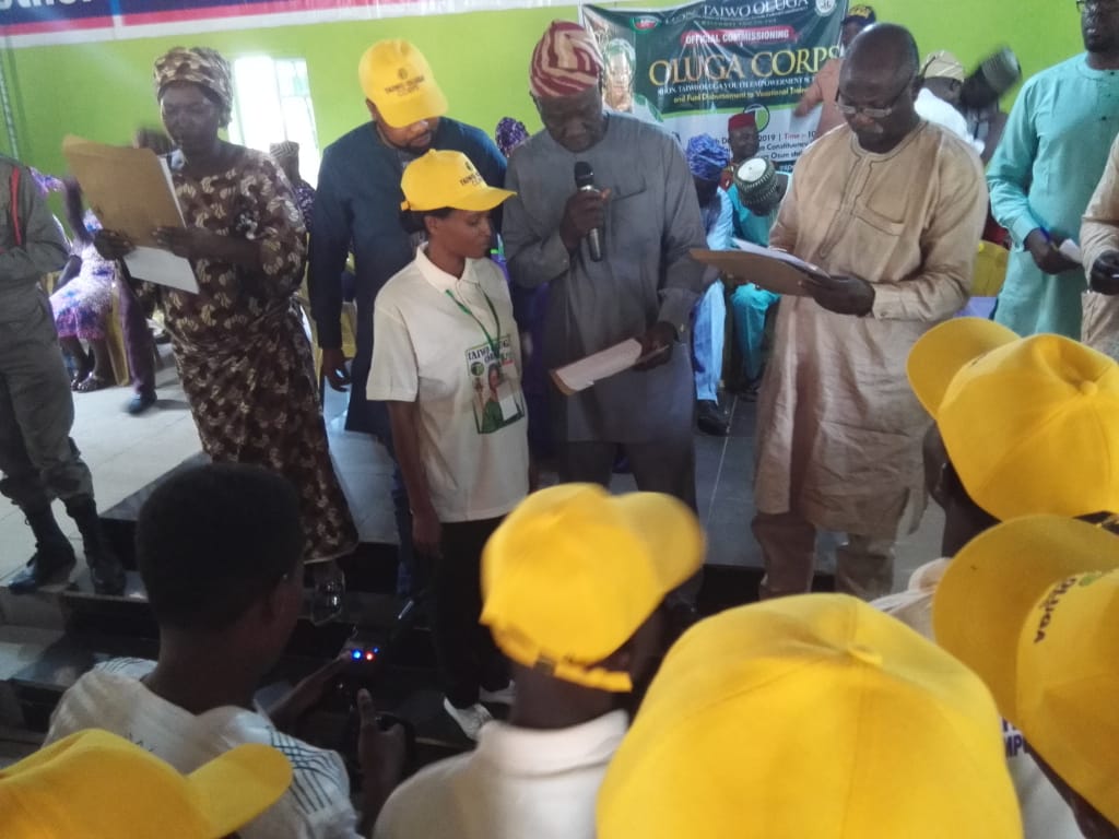 AmuniqueHelen's tweet photo. #liveupdates
Employment letter be given out to Taiwo Oluga Corps members, they are to work in schools and Hospitals across Irewole Federal Constituency.
#oluga
#Taiwoolugacorps
#osun
#olugamedia https://t.co/SOMZYrm3s9