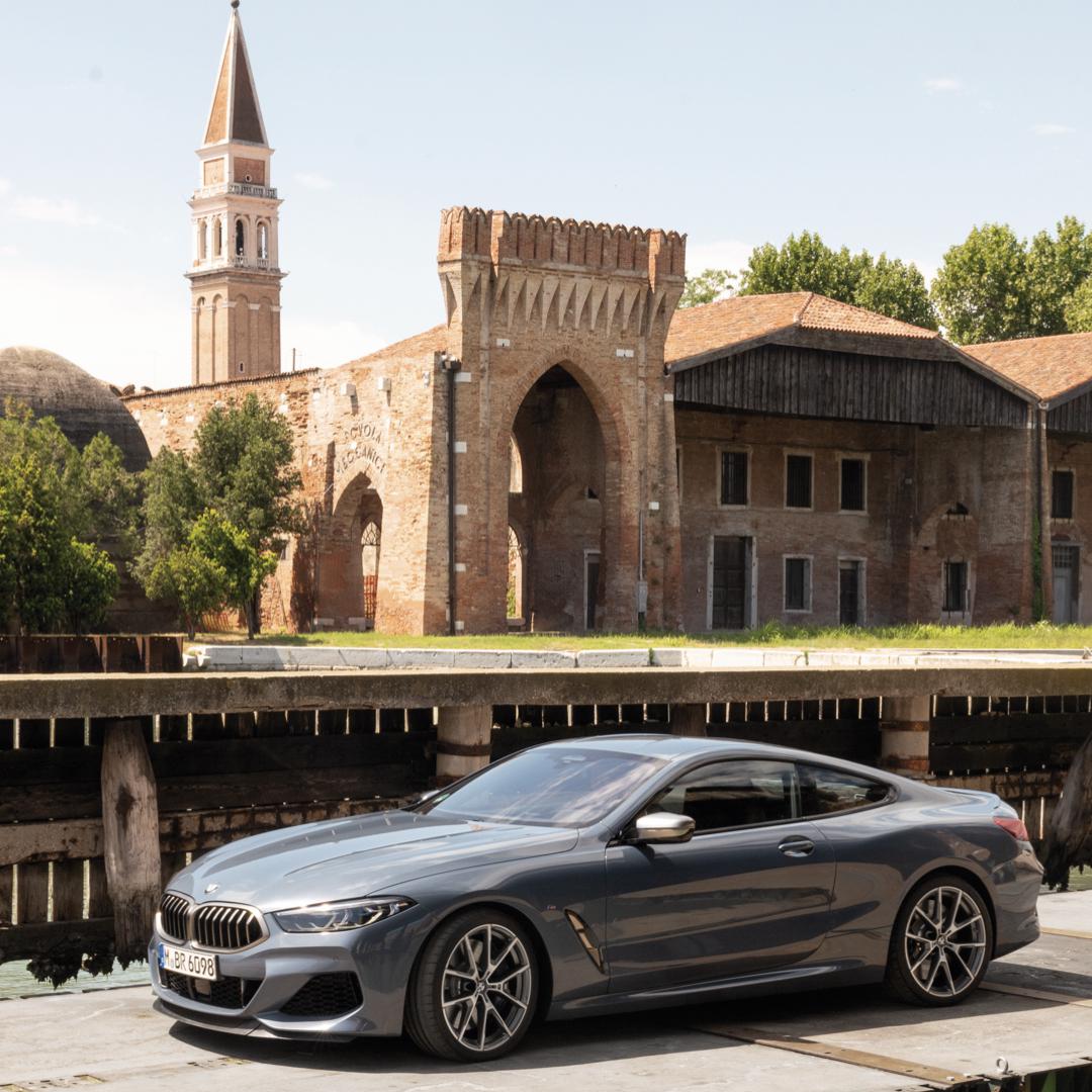 Sleek and narrow headlights, athletic contours and a new double-bubble roofline give the new BMW 8 Series a rare presence that is both utterly luxurious and remarkably sporty. Contact us to find out more.