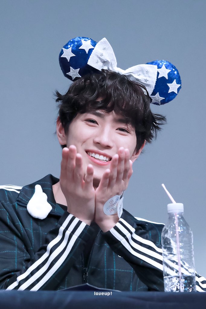 loveup723's tweet photo. 191228 팬사인회 #CIX #씨아이엑스 #용희 https://t.co/EI0toBOSzA