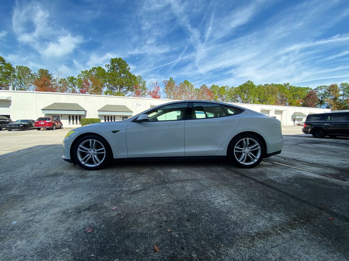 201WRAP's tweet photo. simple is stunning 👌🏽..
🔥 @hunnergee 
#201WRAP #paintisdead #teslawrap #orafolvehiclewraps #simplegrey #jacksonvillewraps https://t.co/HMcPGwvFcC