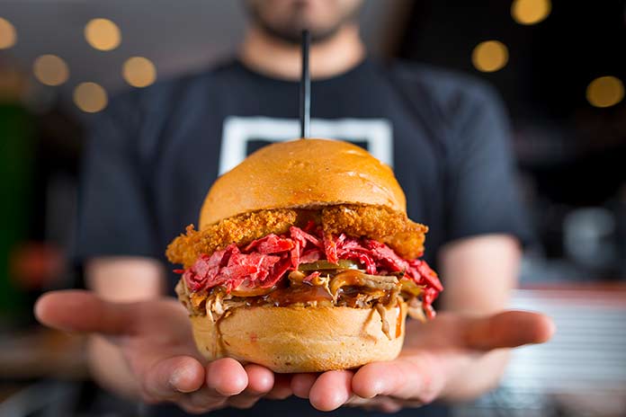 sabormadrid's tweet photo. 😋 Un homenaje a la hamburguesa clásica 🍔 de toda la vida, pero sin renunciar a los ingredientes de primera calidad. Así se define Burger Shack ES la hamburguesería de la calle Augusto Figueroa, 32 que ha llegado a Madrid ➡️ https://t.co/WdZxwnxm0H #sabormadrid #hamburguesa https://t.co/i9pnDJTioQ