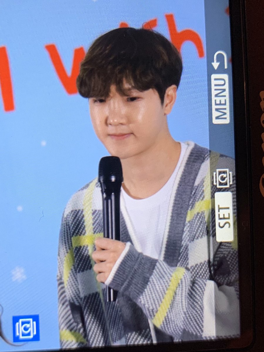 Lookat_4us's tweet photo. 20191230 코엑스 윈터페스티벌2019 

루나 버스킹 게스트출연 초이프리뷰📸

#코엑스 #다온스테이지 #산타포토존 #winter #festival #루나 #버스킹 
#LU4US #LUKUS #루커스 #CHOI #초이 #チョイ #석훈 #최석훈 #seokhun https://t.co/Bq0GBhoJa0