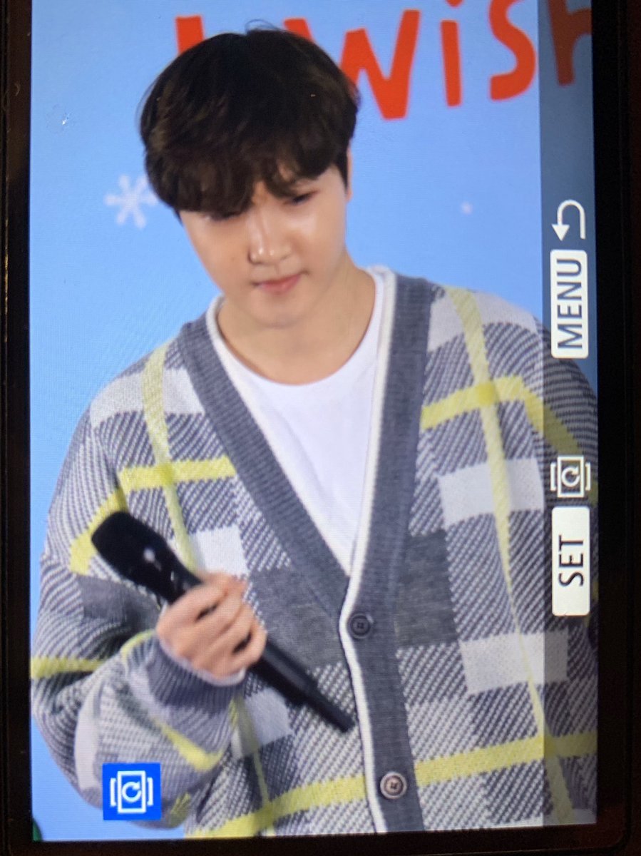 Lookat_4us's tweet photo. 20191230 코엑스 윈터페스티벌2019 

루나 버스킹 게스트출연 초이프리뷰📸

#코엑스 #다온스테이지 #산타포토존 #winter #festival #루나 #버스킹 
#LU4US #LUKUS #루커스 #CHOI #초이 #チョイ #석훈 #최석훈 #seokhun https://t.co/zA94BJ2hsm