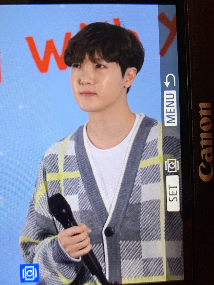 Lookat_4us's tweet photo. 20191230 코엑스 윈터페스티벌2019 

루나 버스킹 게스트출연 초이프리뷰📸

#코엑스 #다온스테이지 #산타포토존 #winter #festival #루나 #버스킹 
#LU4US #LUKUS #루커스 #CHOI #초이 #チョイ #석훈 #최석훈 #seokhun https://t.co/zA94BJ2hsm