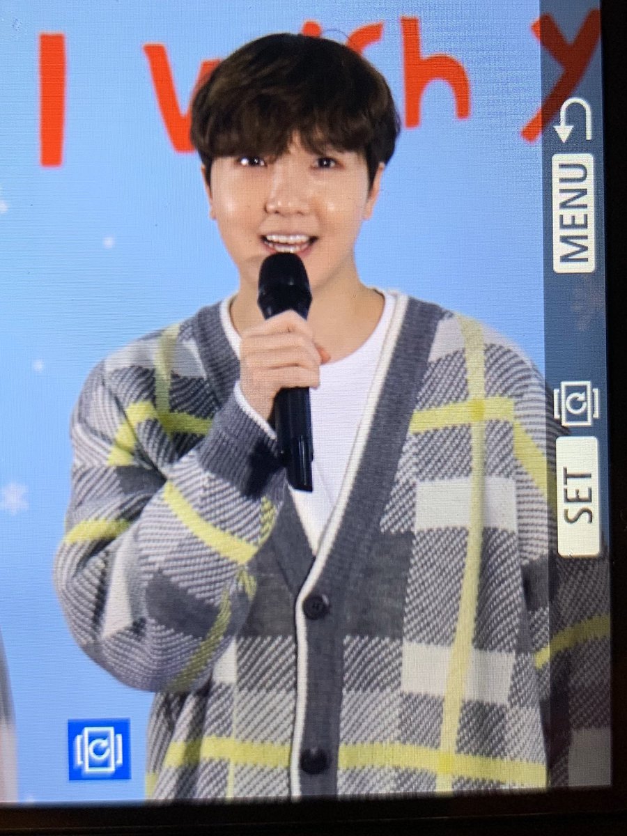 Lookat_4us's tweet photo. 20191230 코엑스 윈터페스티벌2019 

루나 버스킹 게스트출연 초이프리뷰📸

#코엑스 #다온스테이지 #산타포토존 #winter #festival #루나 #버스킹 
#LU4US #LUKUS #루커스 #CHOI #초이 #チョイ #석훈 #최석훈 #seokhun https://t.co/zA94BJ2hsm