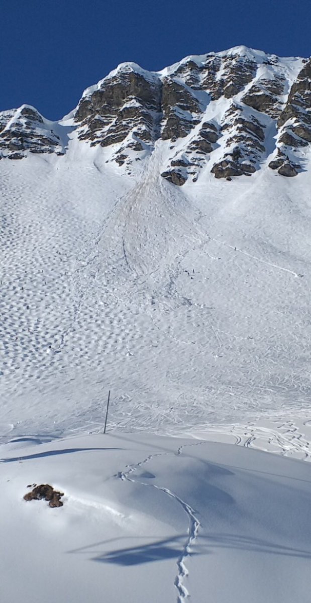 mgarssen's tweet photo. Lawine Le Mur Suisse today.... https://t.co/1fcYZbW2xC