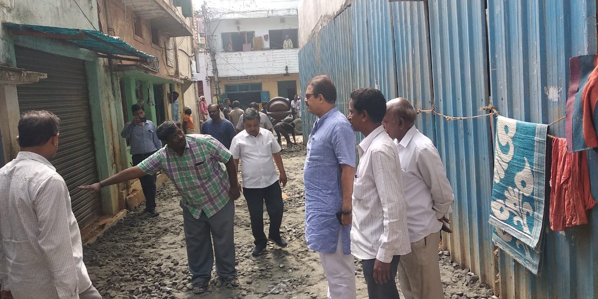 BGUdayBJP's tweet photo. Visited Chinnayyanapalya, #Hombegowdanagar ward along with localites to check the progress of ongoing Concrete Road work.

#ChickpetConstituency 

@BJP4India @BJP4Karnataka @BJPKarITCell @BJP4Chickpet @BSYBJP @blsanthosh @nalinkateel @Tejasvi_Surya https://t.co/er7JbHtntd