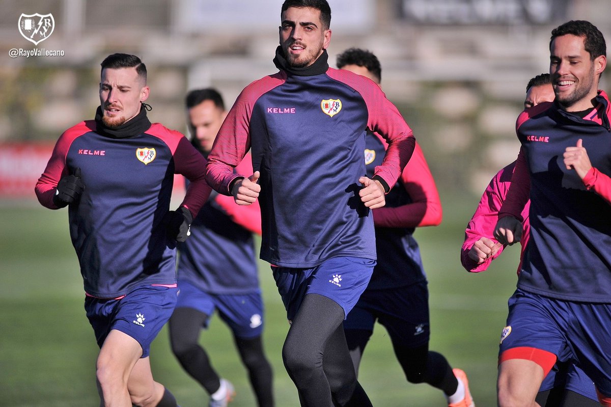 RayoVallecano's tweet photo. ⚡️📷📝 Intensa sesión de trabajo del primer equipo en la Ciudad Deportiva de cara al #RayoGirona de este domingo.
https://t.co/ZmZKvwoyNI https://t.co/5E60aKeq05