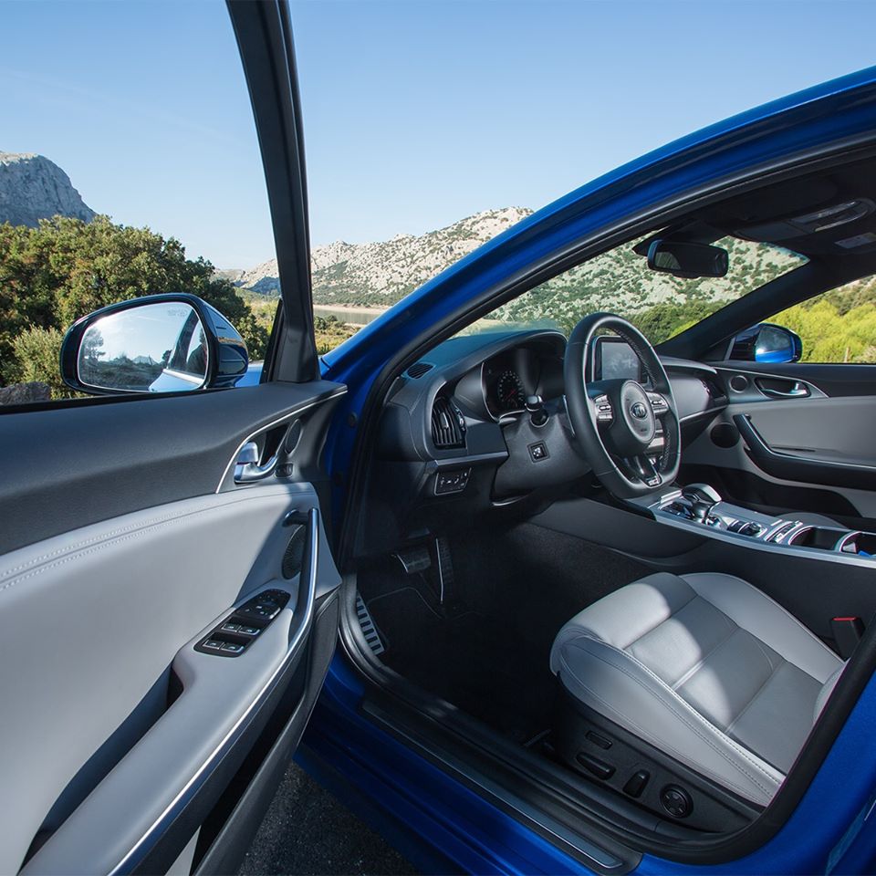 Amigos_Motor's tweet photo. Tu #KIAStinger te abre las puertas a la emoción y a la aventura. ¿Te atreves a subir? 😊😊  #KIA #KIACadiz #CATSA https://t.co/fFGSi77LqJ