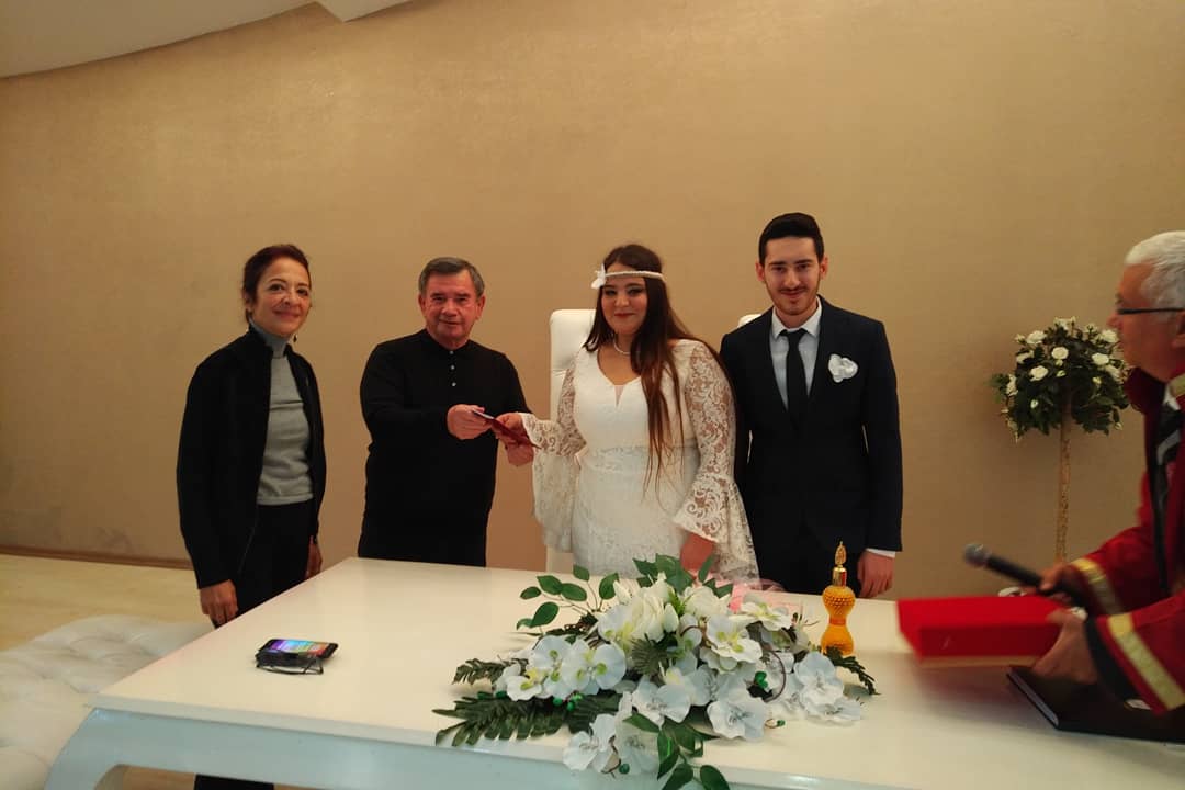 KaradagCHP's tweet photo. CHP Alanya İlçe Başkanlığı Yönetim Kurulu Üyeleri'miz ile birlikte Berkay - Semiha çiftinin nikah törenine katıldık. Genç çiftimize bir ömür boyu mutluluklar dilerim. https://t.co/iaU9iF4yAE