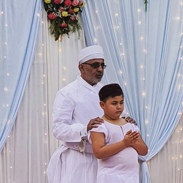 arzan's tweet photo. Another Zarathushti is initiated into the faith. The little boy has travelled halfway around the world from sunny LA to his grandparents hometown of Ahmedabad to fulfill his departed grandfather's wishes. #navjote #zoroastrian # https://t.co/mVKBYE3jrg https://t.co/LoQmLb9nke