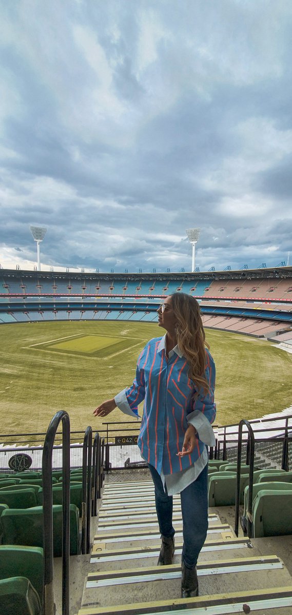 Melbourne_in's tweet photo. Looks like @AanamC had an amazing time at the cricket lover's paradise - @MCG , during her recent holiday in Melbourne. #whatwhenwearinaustralia #whatwhenweartravels https://t.co/U1r7aiwccs