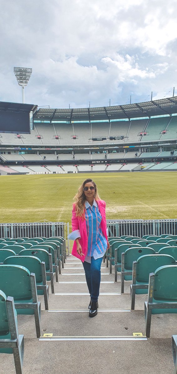 Melbourne_in's tweet photo. Looks like @AanamC had an amazing time at the cricket lover's paradise - @MCG , during her recent holiday in Melbourne. #whatwhenwearinaustralia #whatwhenweartravels https://t.co/U1r7aiwccs