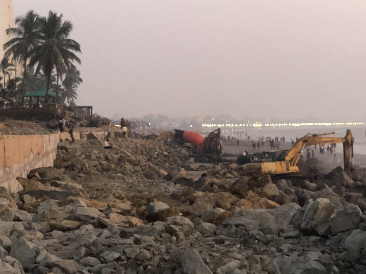 lakh19's tweet image. Wonder what’s cooking at #VersovaBeach Walking promenade? Areas for shacks? Eeee! 😁 @RoadsOfMumbai