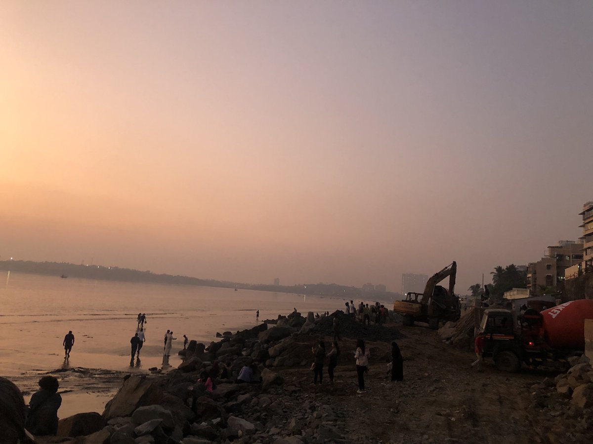 lakh19's tweet image. Wonder what’s cooking at #VersovaBeach Walking promenade? Areas for shacks? Eeee! 😁 @RoadsOfMumbai