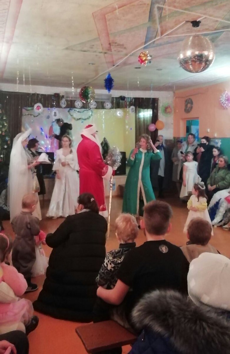 "Новый год к нам идёт, чудеса свои несёт" - новогодний праздник  для детей.