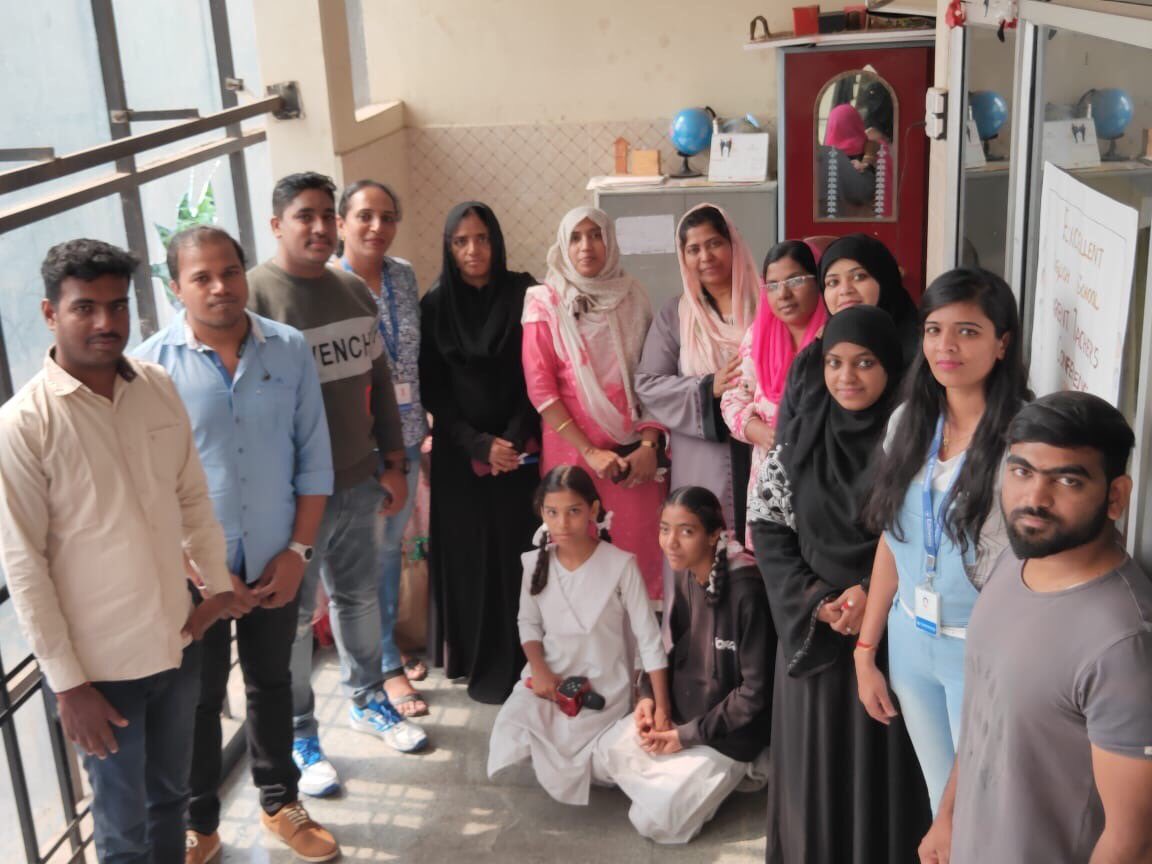 EdelGive's tweet photo. 190+ @EdelweissFin employee volunteers played #SecretSanta to children from 9 cities in the true spirit of #Christmas this year. 1500+ pairs of tiffin boxes and water bottles were collected and distributed as gifts to 960+ children from orphanages and shelter homes. #EdelEngage https://t.co/G7fEOkdkBW