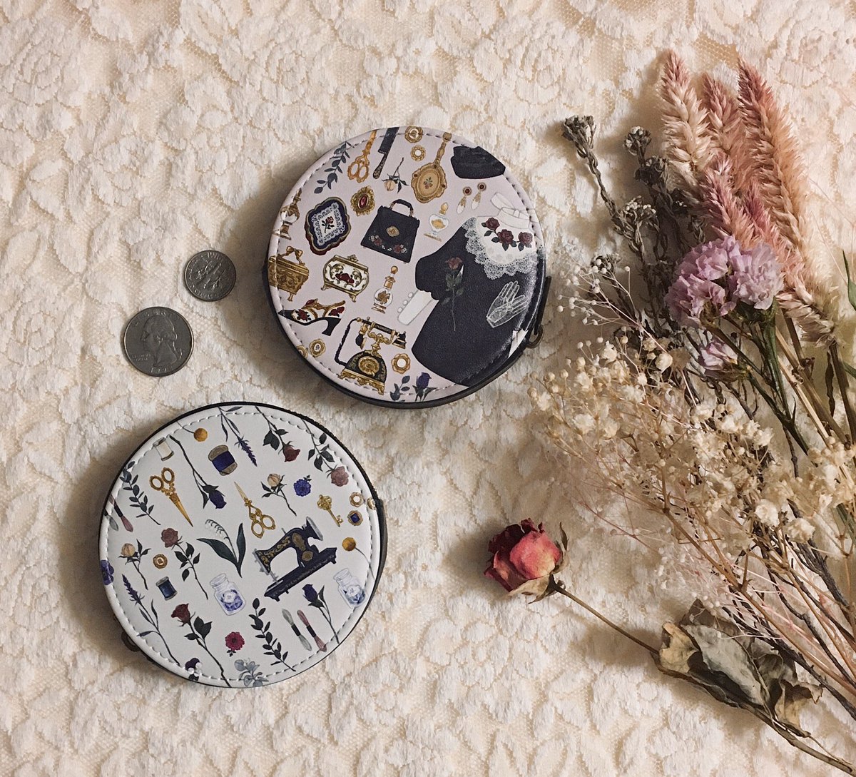 Fouatons 9月ぬり絵発売 個展新作グッズ紹介 コインケース2種類作りました 表と裏でイラストが異なります 直径約90mm 厚み約21mmです Fouatons個展