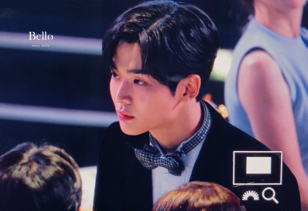 HacerBello's tweet photo. 191230 로운이에게 2020년도 행복하고 좋은일만 가득했으면 ♥️💛 역시 셀카봉은 김로운 👍🏻
#로운 #ROWOON #ロウン #金路云 #SF9 #에스에프나인 #1ST_ALBUM #FIRSTCOLLECTION #GoodGuy #굿가이 #Good_Guy의_정석_SF9 https://t.co/OjAjbeaOv5