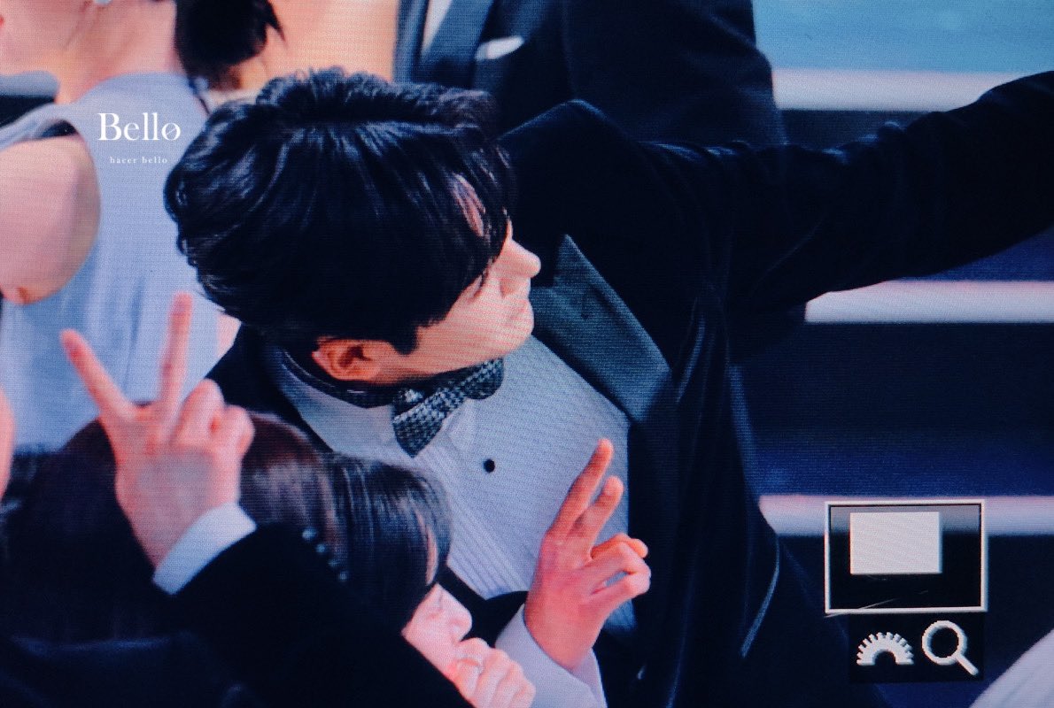 HacerBello's tweet photo. 191230 로운이에게 2020년도 행복하고 좋은일만 가득했으면 ♥️💛 역시 셀카봉은 김로운 👍🏻
#로운 #ROWOON #ロウン #金路云 #SF9 #에스에프나인 #1ST_ALBUM #FIRSTCOLLECTION #GoodGuy #굿가이 #Good_Guy의_정석_SF9 https://t.co/OjAjbeaOv5