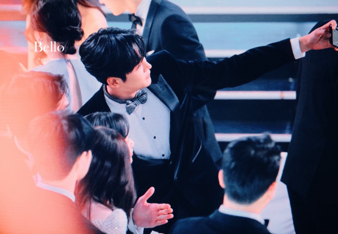 HacerBello's tweet photo. 191230 로운이에게 2020년도 행복하고 좋은일만 가득했으면 ♥️💛 역시 셀카봉은 김로운 👍🏻
#로운 #ROWOON #ロウン #金路云 #SF9 #에스에프나인 #1ST_ALBUM #FIRSTCOLLECTION #GoodGuy #굿가이 #Good_Guy의_정석_SF9 https://t.co/OjAjbeaOv5
