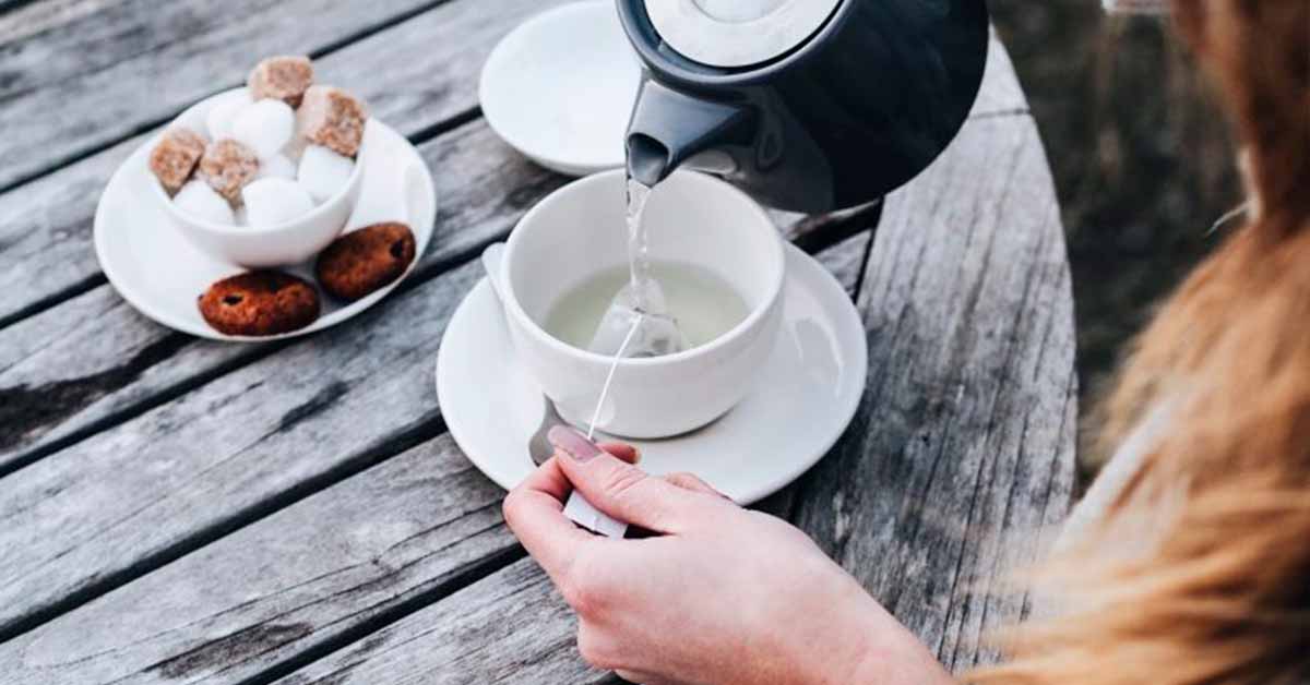 Semper_tea's tweet photo. Tomar una #TazaDeTé caliente en un día frío resulta más que reconfortante y aporta múltiples beneficios a nuestro organismo, ya que contiene #antioxidantes, reduce el #estrés y baja los niveles de hipertensión, entre otros.... ¿te apuntas?
#SemperTea #TeEcologico https://t.co/wyGyw9fCkf