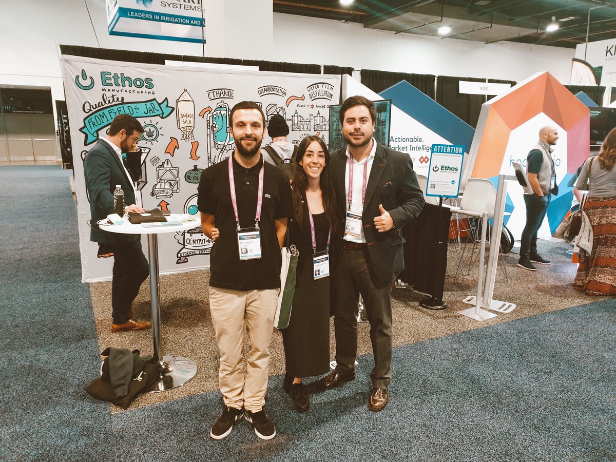 Mannta_Co's tweet photo. Uno de nuestros grandes momentos en el 2019 fue en el evento de #mjbizcon en Las Vegas donde aprendimos de todo! Y eso es lo mรกs interesante! Por eso 2020 te queremos decir: estamos listos para ti! Bienvenido seas! ๐ฏ๐๐ป๐ค #Mannta #colombia #cannabis #latinamerica #CBD https://t.co/ln5pCXXSkP