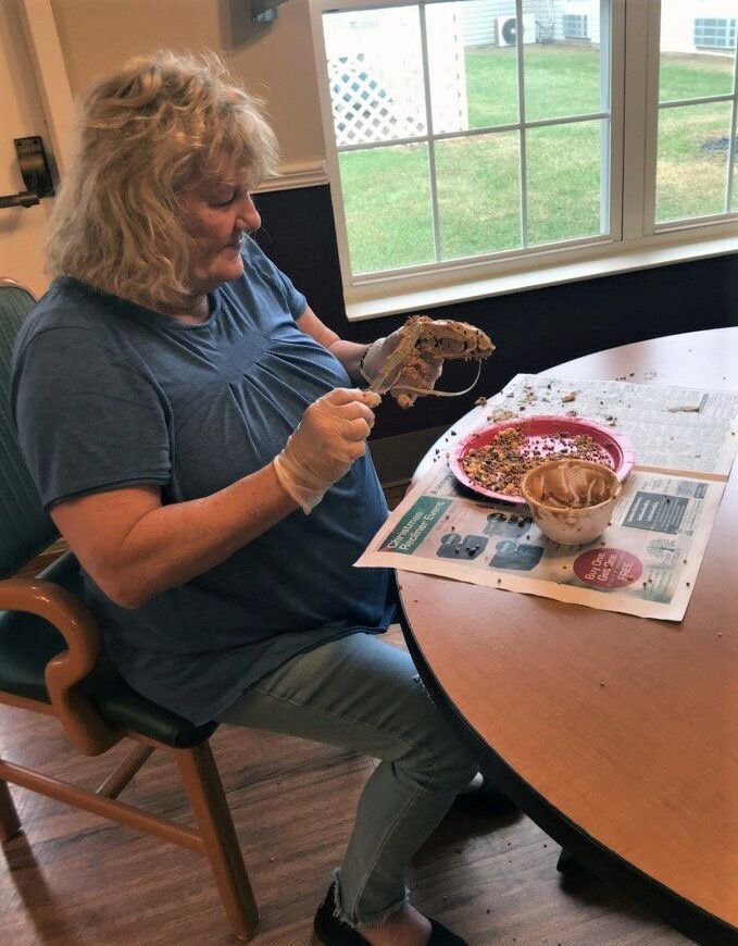 EncoreRehab's tweet photo. Oak Pointe’s TPM Roxanna Figgins lead a physical therapy group in making pine cone bird feeders to ensure even the littlest creatures around the facility will enjoy the holiday season.
#FUNinFUNction #ERSLife #EncoreRehab https://t.co/8QxFkU42Cx
