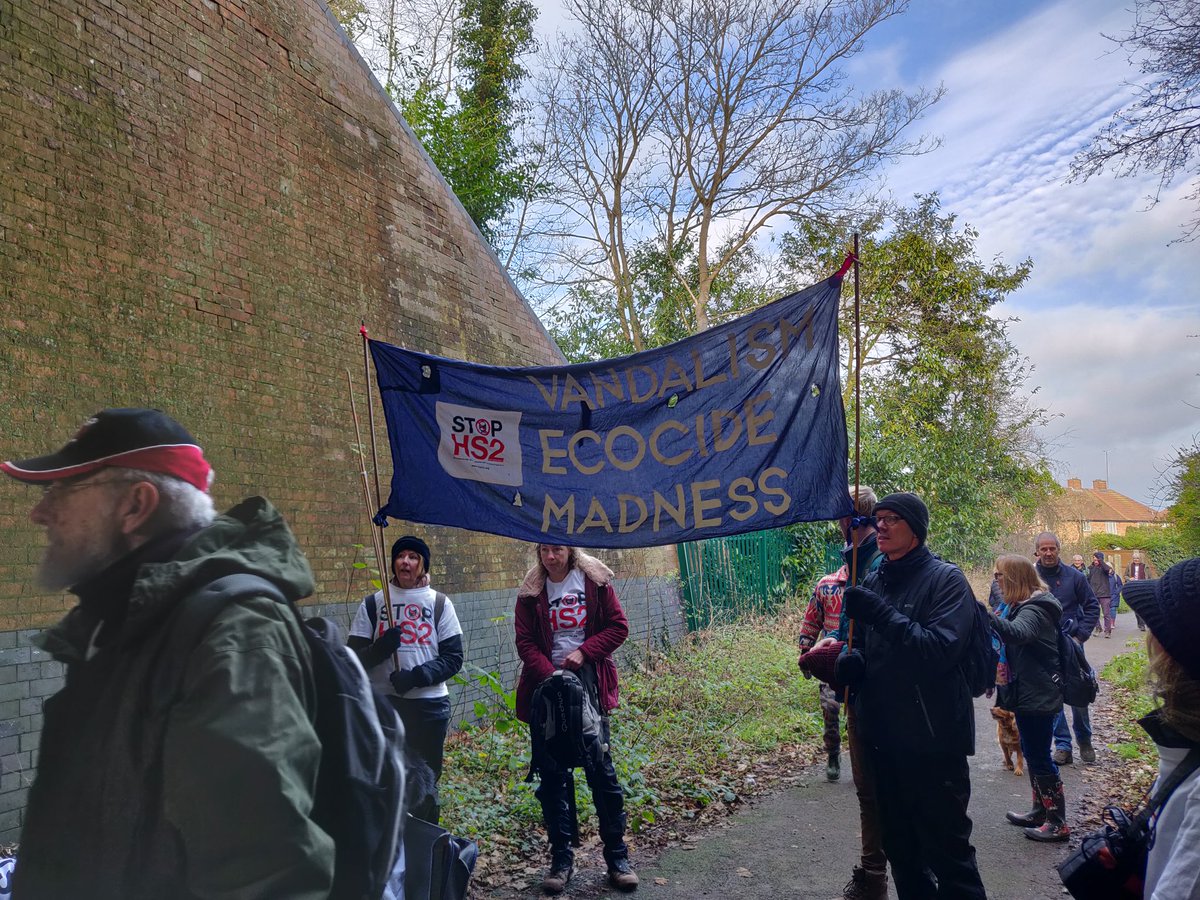 EmmaJaneWallace's tweet photo. An inspiring day yesterday, joining the #ReThinkHS2 walk in the beautiful Colne Valley with Chris Packham #stophs2 #savecolnevalley π³ #StandForTheTrees π³π³π³ https://t.co/dRft607tSe