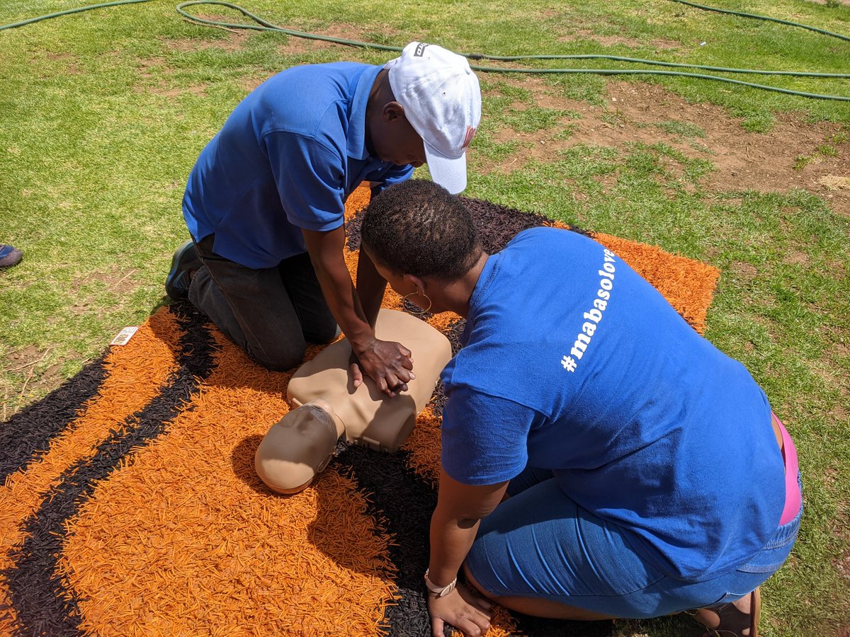 contraceptioned's tweet photo. Choking and CPR practice in the open air. https://t.co/rqzhU5PWwh