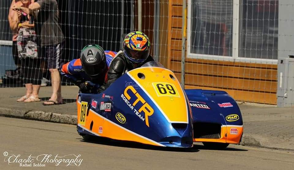 GlobalSidecar's tweet photo. 2019~New Zealand, Cemetery Circuit 

Suzuki International Series

Round 3

Remember to tune into this page for up-to the minute Race qualifying and Race results provided by~@MarkDennis2
#elevatestoragesolutions

Photos by~
https://t.co/tJfJ4qVNVX https://t.co/JP1FKkhVjb