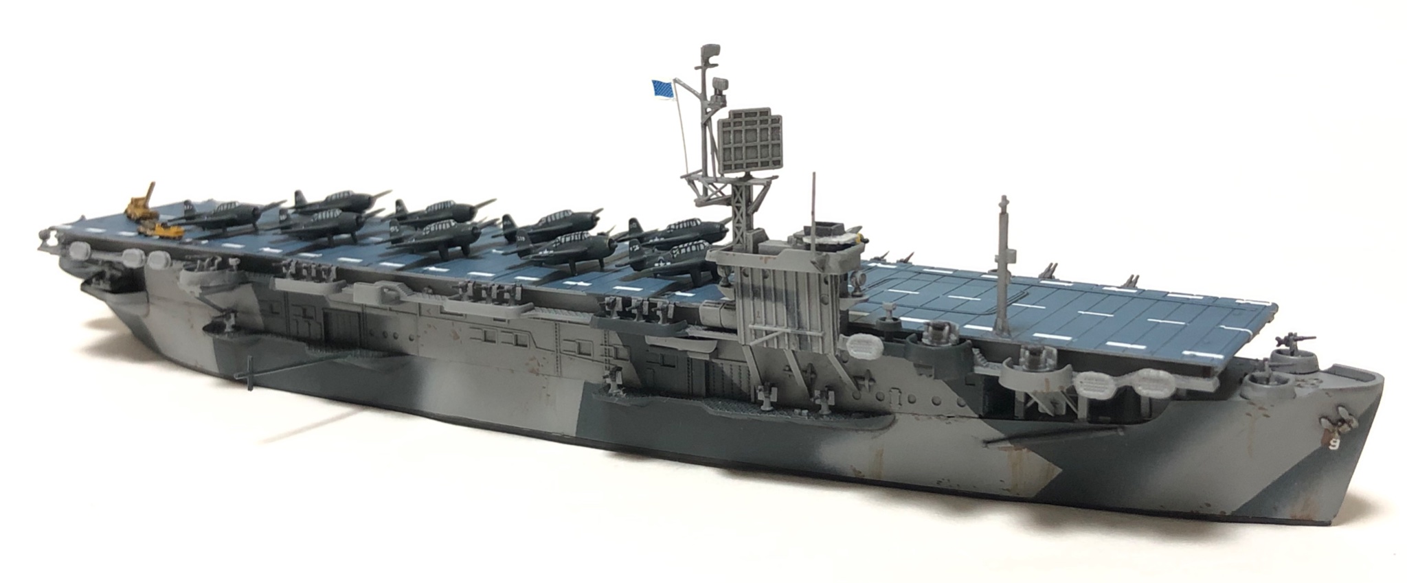 1/700 アメリカ海軍 護衛航空母艦 CVE-105 コメンスメント・ベイ 1/700