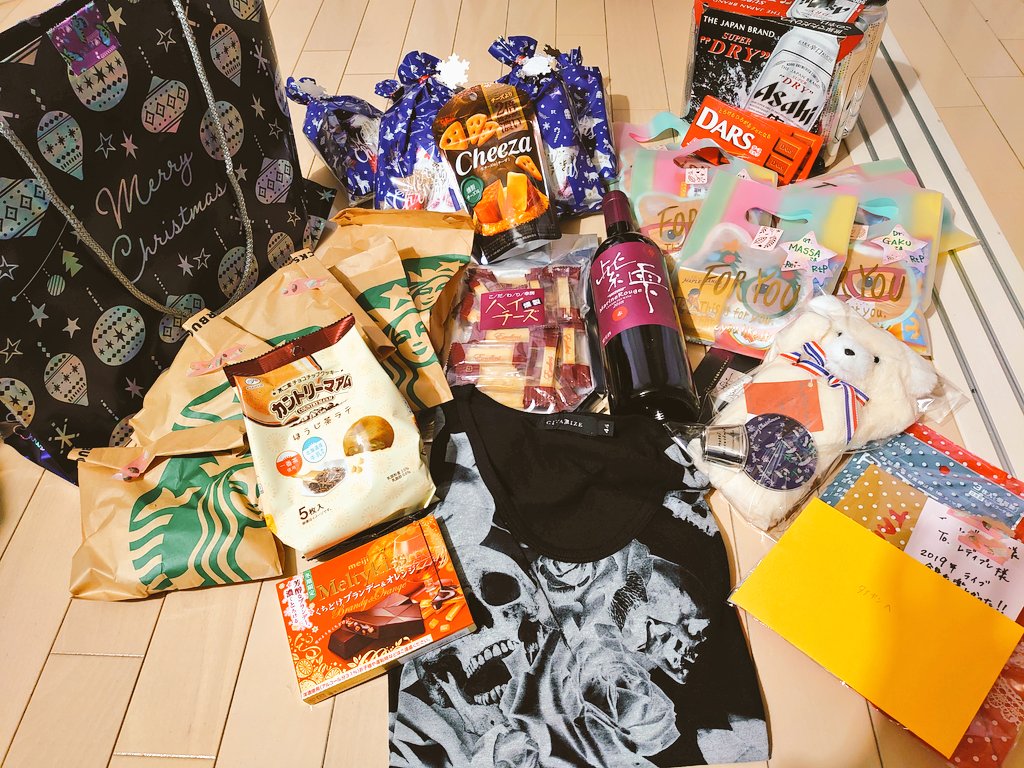 TANAYAN_TY's tweet photo. 【そういえば】
25日にNintendo Switchは貰えず、なんならウイルスを貰いましたが、26日のライブでは美味しいものたくさん貰えました。
プレイヤーサンタさんありがとう☺️
#Prayer https://t.co/VlJLmLsnoG