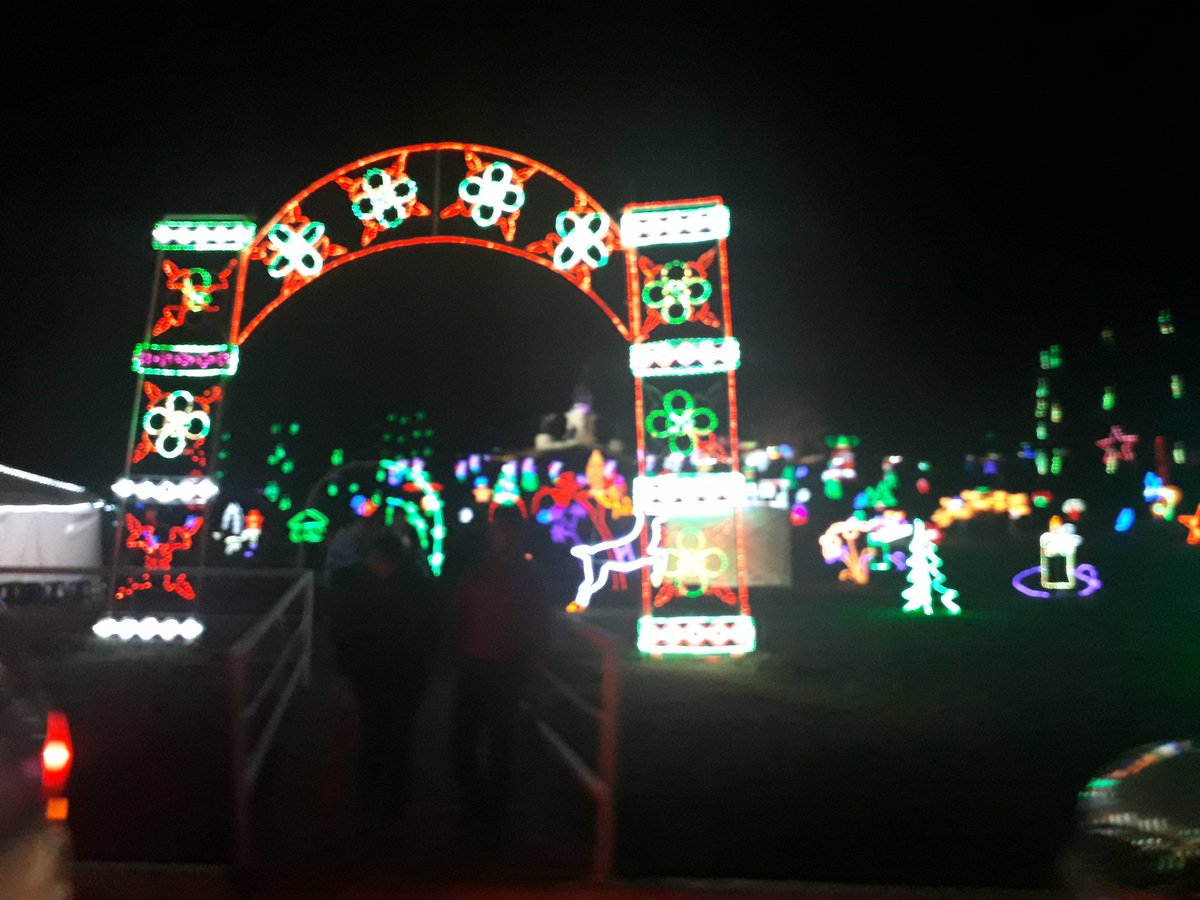 mayitoadri's tweet photo. Nuestra familia dió el sí para decir #YOVOYABOYACA,recorrido nocturno navideño por los municipios de Nobsa, Corrales, Busbanza, Floresta, Tobasia, Santa Rosa de Viterbo Duitama, Paipa y Puente de Boyacá.Sencillamente espectacular.Que buen plan recomendadísimo.Abrigadosbuena vibra https://t.co/jFVyRXkt2S