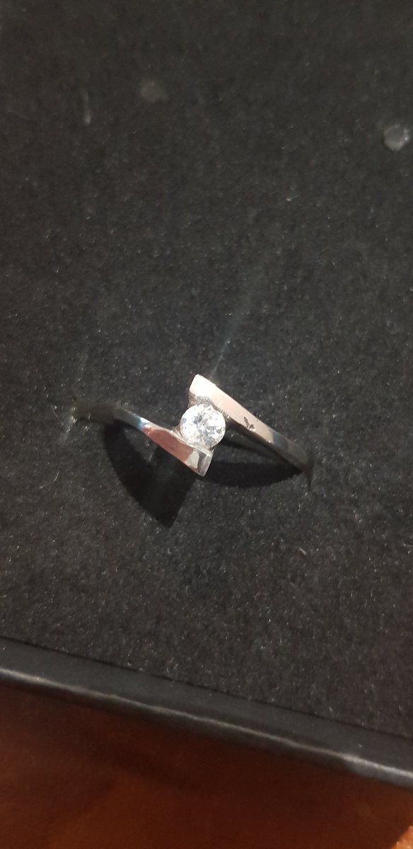 Esperia3D's tweet photo. Homemade Christmas gift for my little sister.⠀
My first 925 silver ring! with zircon. The casting part was laborious, but it worked great after the 10th try! ⠀

#3d #3dprint #ring #jewellery #frenchmaker #joaillerie #silver https://t.co/bMUNKe7t9I