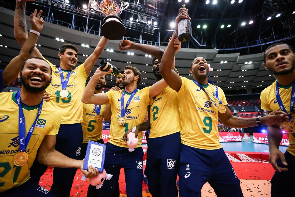 saidaderede's tweet photo. Leia no blog como foi o 2019 da seleção brasileira masculina de vôlei: https://t.co/36Go6svloK https://t.co/QFVmino10p