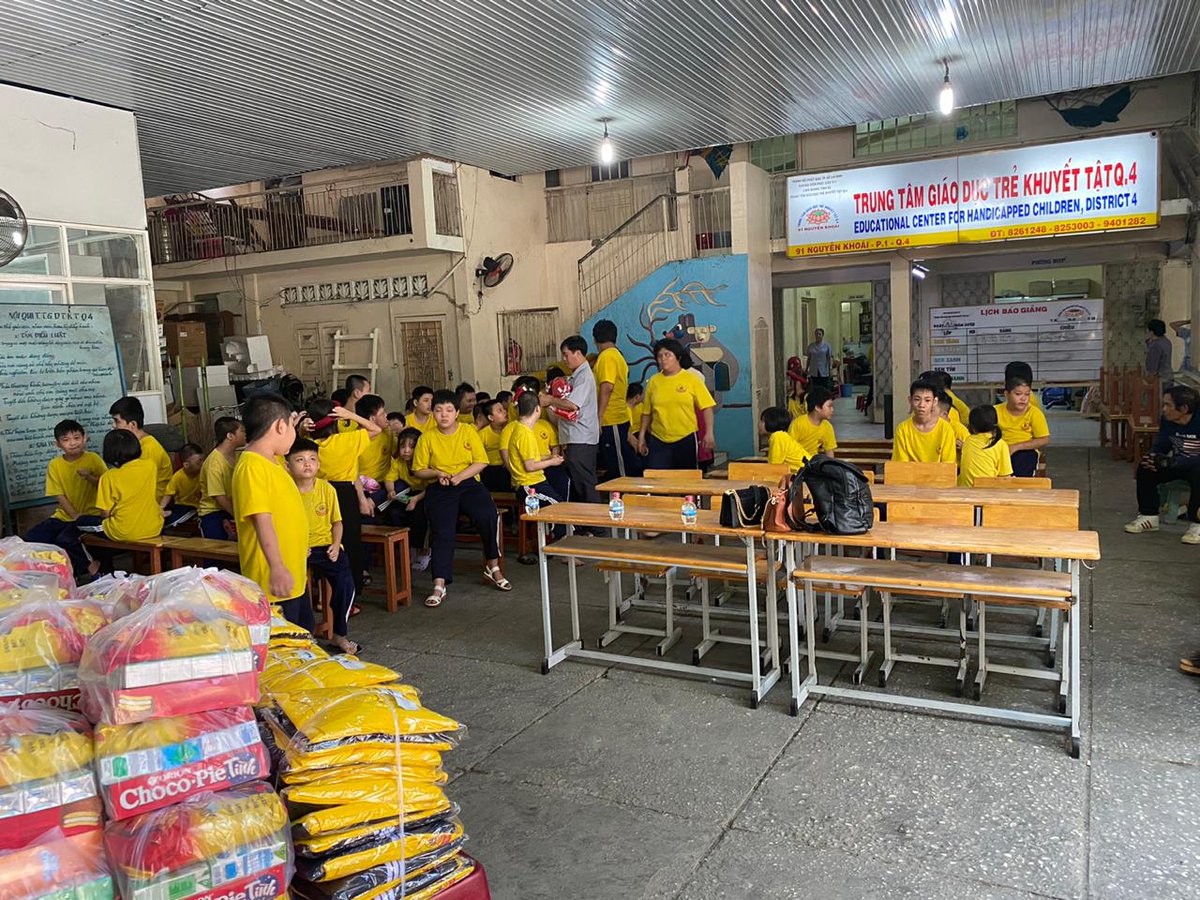 bartjongman's tweet image. Mondial Foundation Christmas party 2019! Merry Christmas to you all from happy, dancing and singing kids of the Education Center For Handicapped Children!🎄✨ #merrychristmas #christmasparty #christmasvibes  #dancing #singing #celebrating #happykids #xmas #mondialfoundation