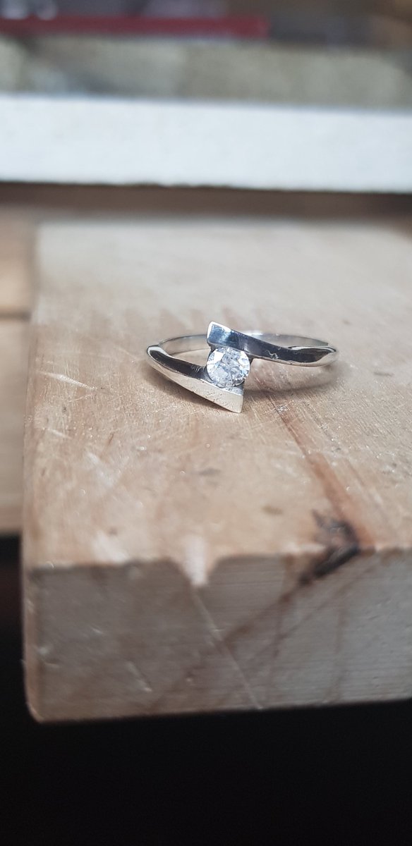 Esperia3D's tweet photo. Homemade Christmas gift for my little sister.⠀
My first 925 silver ring! with zircon. The casting part was laborious, but it worked great after the 10th try! ⠀

#3d #3dprint #ring #jewellery #frenchmaker #joaillerie #silver https://t.co/bMUNKe7t9I