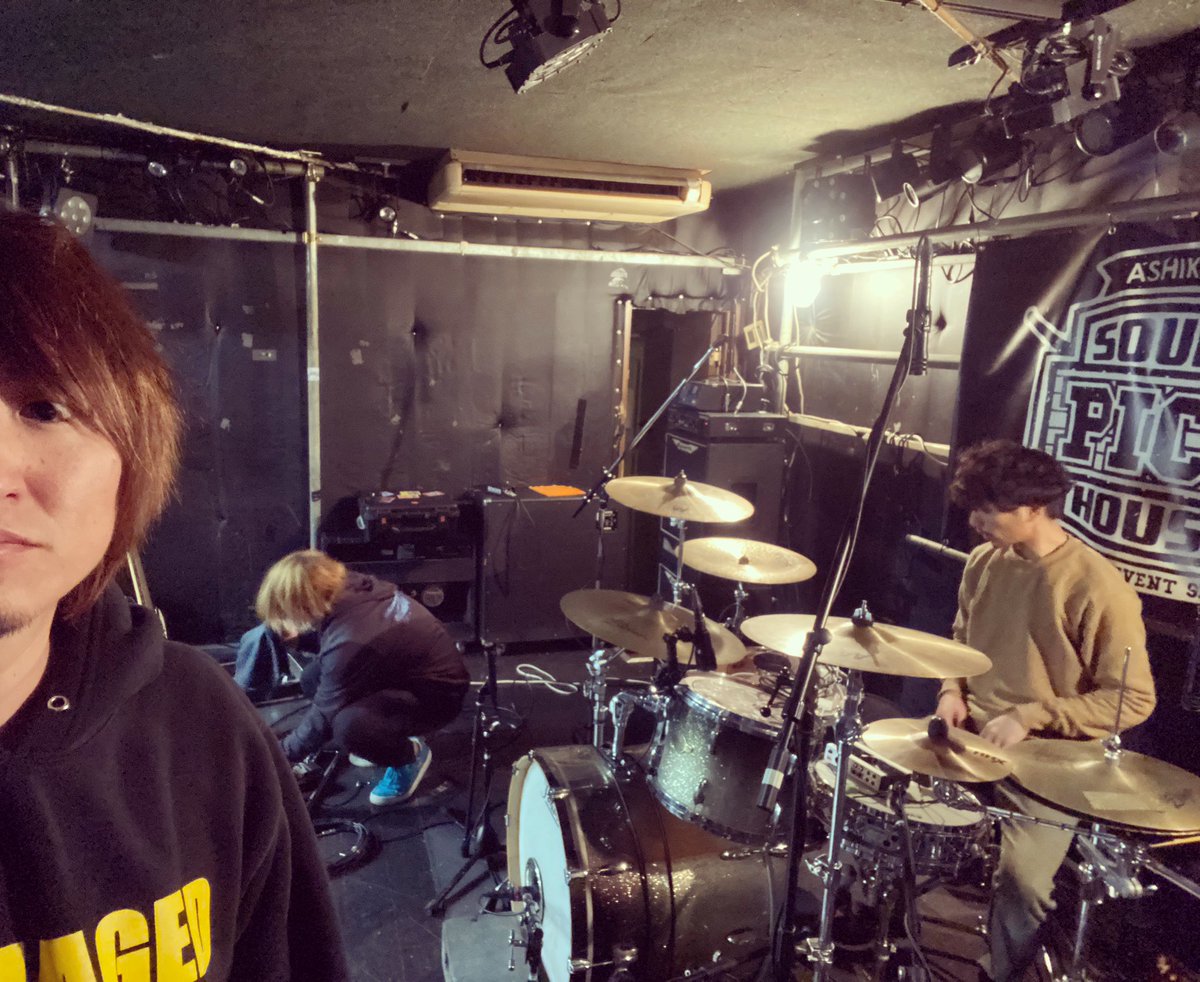 reg_askg's tweet photo. 2020.1/5(sat)に行われるuzuの解散ライブの楽器隊リハでした！

当日は
Gt. Yuki Ishihara(@yuki_g_i_t)
Ba. Takahiro Ojima (@Takahiro_ojima)
Dr. Mikinori Sohara

でお送ります！ https://t.co/6R8Xs5911O