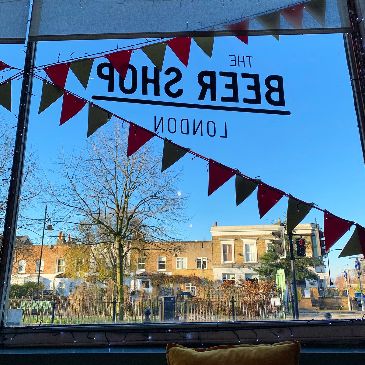 beershoplondon's tweet photo. Yes, it’s a Monday.
Yes, we’re open. 
Till 8pm. 
You’re welcome. 
#festivebeers #stilldrinking #craftbeer #nunhead #craftnotcrap #beerstagram #se15 https://t.co/ddwQj1LqHs