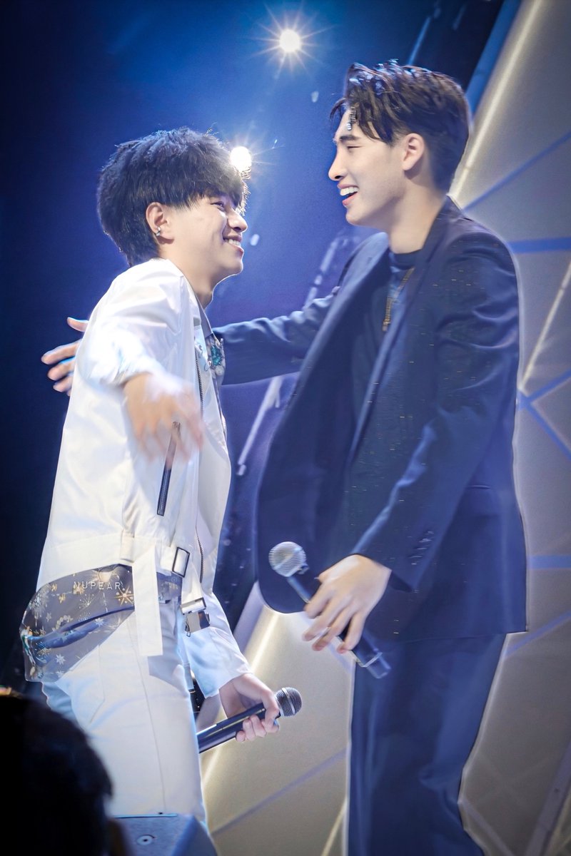nupear_photo's tweet photo. เหมือนฉากในหนังเลยที่พอจบฉากนี้แล้วขึ้น Happy Ending 😍🥰

#คนของแปลน #PlanRathavit 
#MeanPhiravich #M34NION #2wish https://t.co/kqmQok78Pn