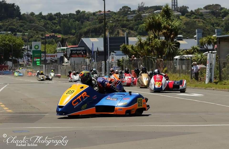 GlobalSidecar's tweet photo. 2019~New Zealand, Cemetery Circuit 

Suzuki International Series

Round 3

Remember to tune into this page for up-to the minute Race qualifying and Race results provided by~@MarkDennis2
#elevatestoragesolutions

Photos by~
https://t.co/tJfJ4rdoNv https://t.co/yjuiMlFWy7