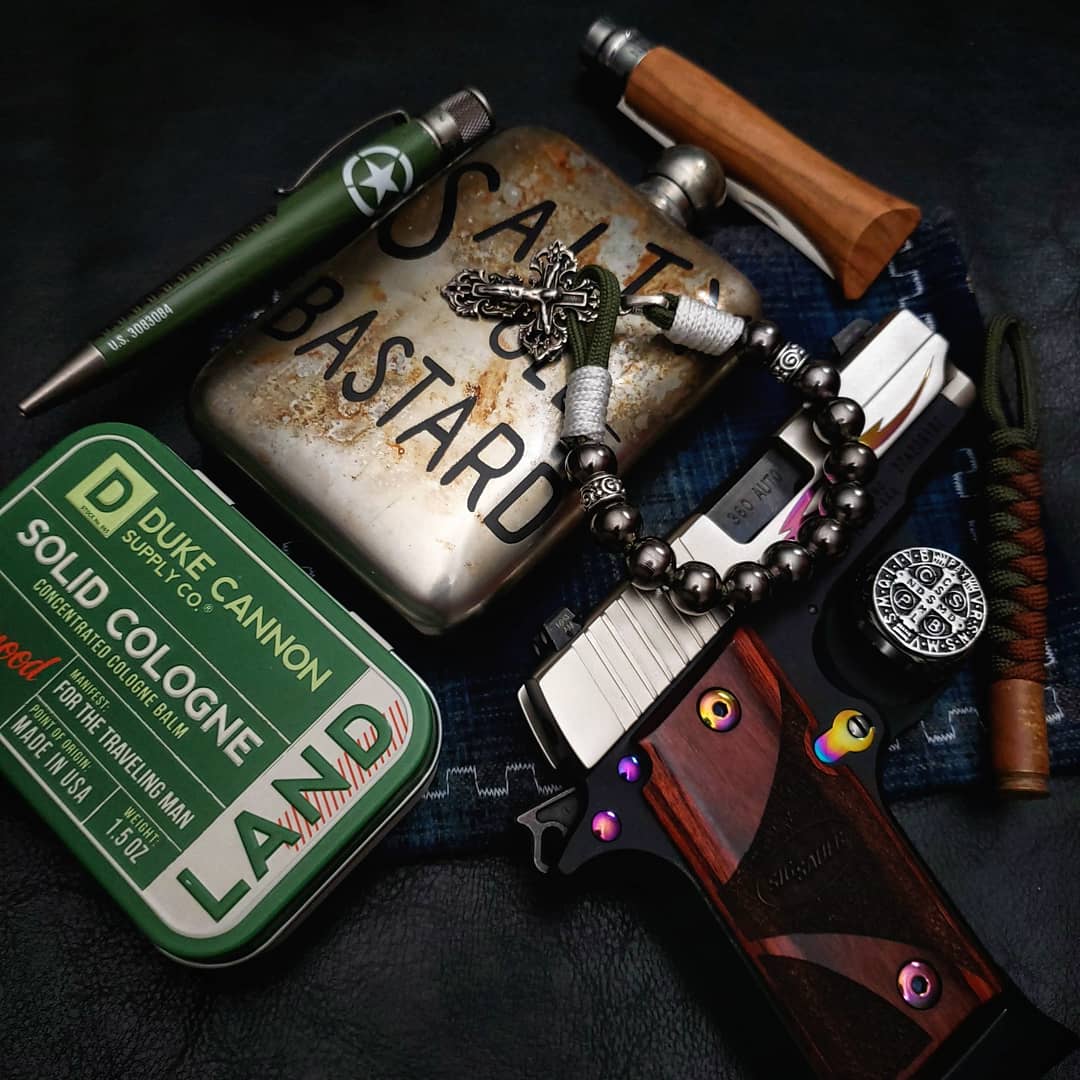 EdcTotal's tweet photo. I'm really digging my new @DukeCannon Redwood solid cologne. This stuff smells absolutely great! It may be my new fav!
#solidcologne #dukecannon #totaleverydaycarry #totaledc #everydaycarry #edc #pocketgear #pocketdump #whiskyflask #customrosary https://t.co/WO5ZxKYjWS