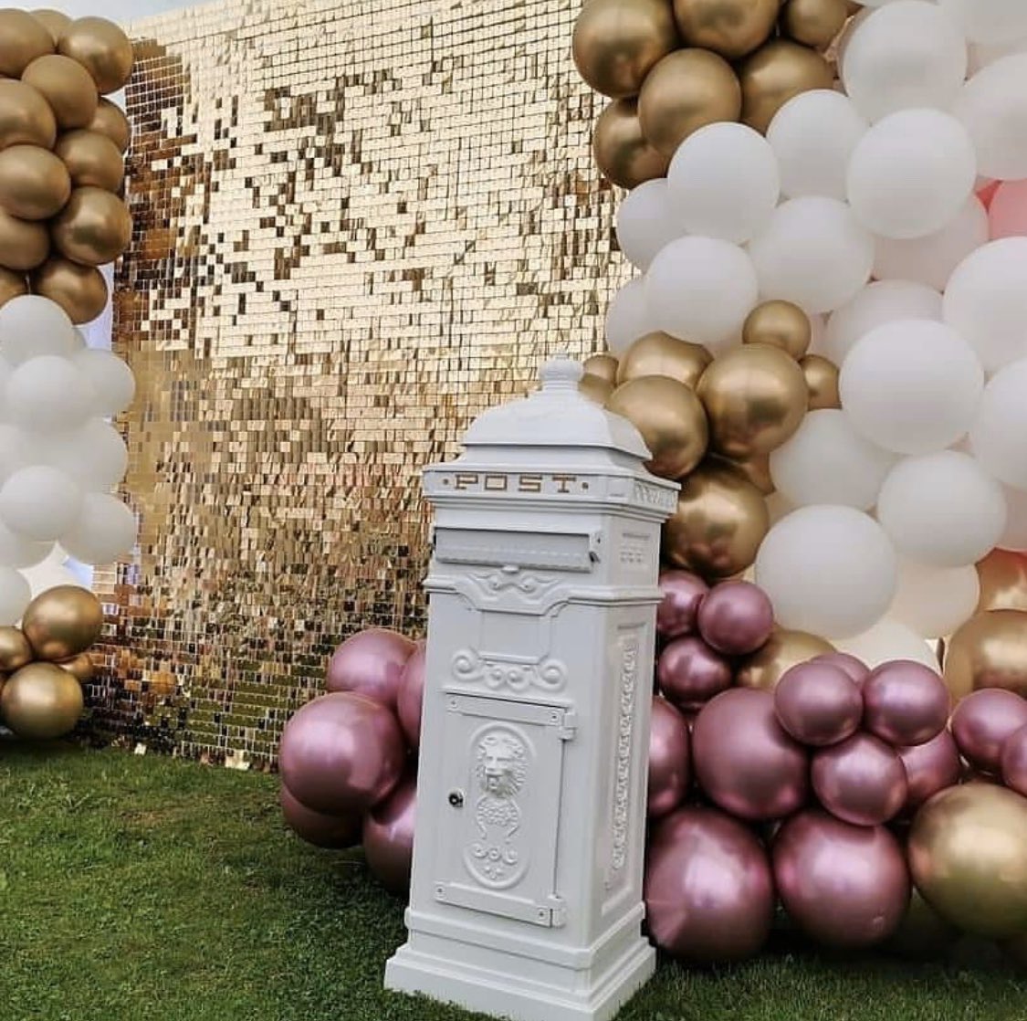 beebitsballoons's tweet photo. Close up of the marquee set up. Such a lovely balloon colour combination. Balloons can be custom coloured to match you theme.
Follow @beebitsballoons 
#essexparty #essexballoons #balloondecor #sequinwall #essexsequinwall #essexweddings #qualatexeurope #bespokeballoons #bridetobe https://t.co/83y93wQZX9