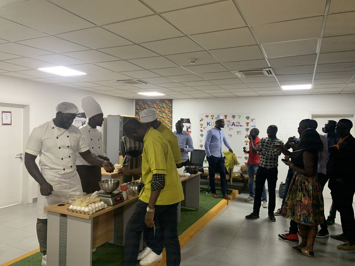 AwaNiang28's tweet photo. A l’avenue Sountou au pôle digital C #MasterChef... #coachs, #scrummasters, #designers #datascientits #PO 2020 loading! Ligguey bu andak #Hapiness mo gueun #KUDOS
#CDO en chef étoile
@orange_sn the place to @mousstra1512 @Papelatyr @vmkasse @oumarbam_ba https://t.co/sSkrV7AvwS