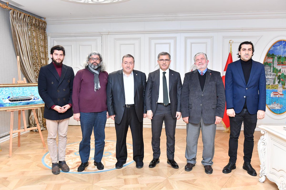 Filistin Platformu olarak Üsküdar Belediyesi Başkanı Hilmi Türkmen beyi ziyaret ettik. <a href="/uskudarbld/">Üsküdar Belediyesi</a> <a href="/hilmiturkmen34/">Hilmi Türkmen</a> <a href="/IDSB_Birlik/">İDSB</a> <a href="/AvAliKurt/">Av. Ali Kurt</a> @VeysiOzdemir47 <a href="/mehmet_osmanl/">Mehmet Osmanlıoğlu </a>