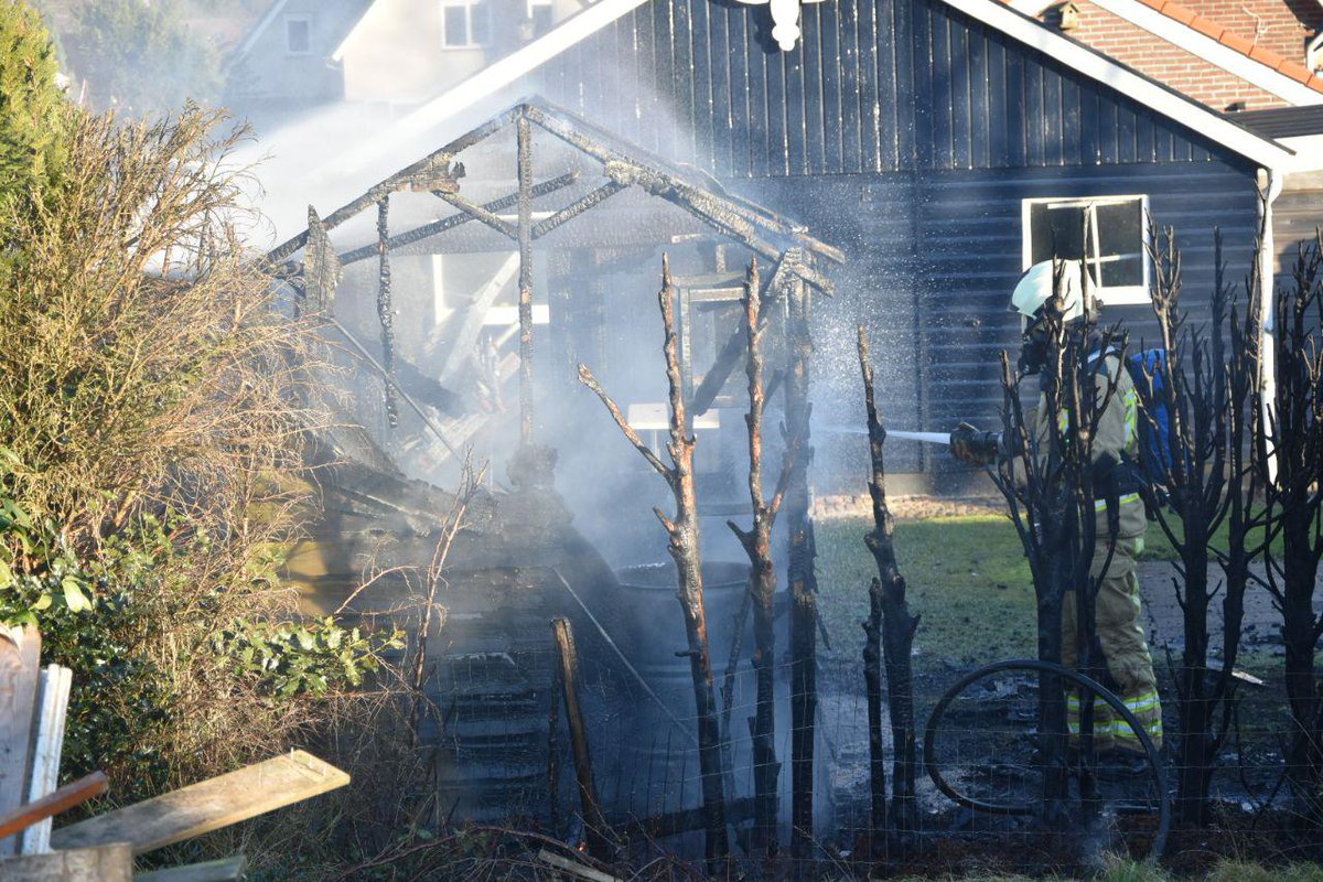 Schuurtje gaat in vlammen op in Darp . | #Overijssel #nieuws Darp